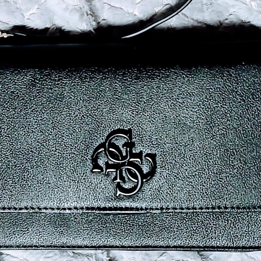 GUESS Crossbody Wallet